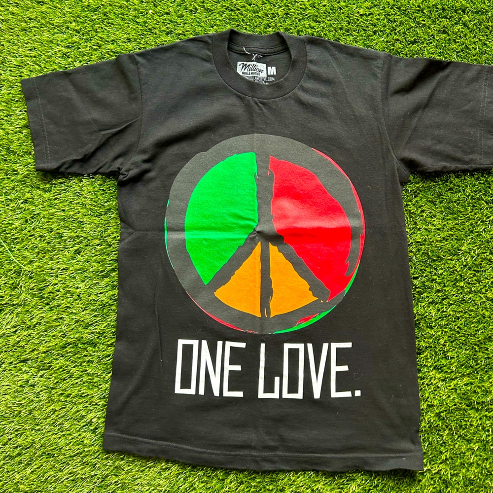 Black shirt to match Jordan 8s
Medium
Black green and red